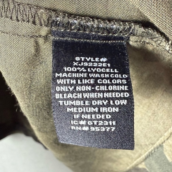 Sanctuary Women’s Camouflage Short Sleeve Button Snap Shirt with Pockets size M - Picture 6 of 11